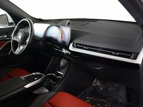 Used 2025 BMW X1 xDrive28i w/ Premium Package image 9