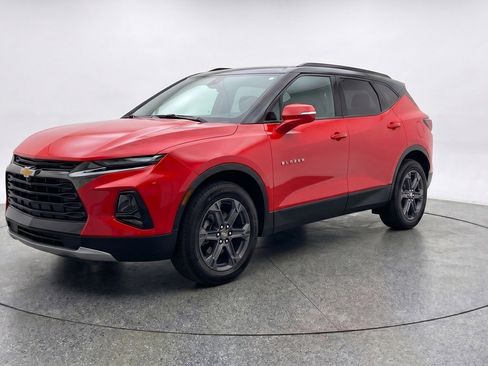 Used 2025 Chevrolet Blazer LT FWD image 3