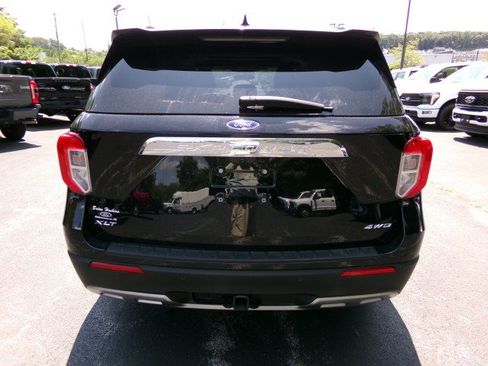 Used 2023 Ford Explorer XLT w/ Equipment Group 202A AWD/4WD image 8