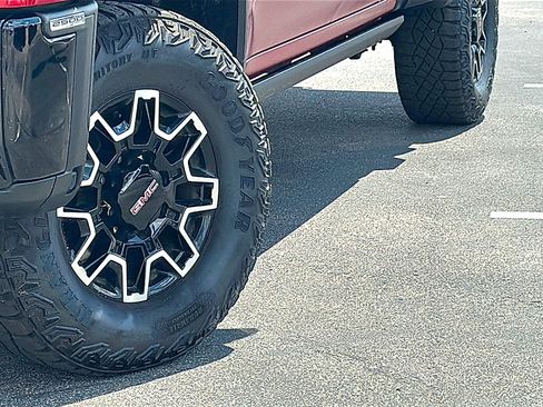 Used 2024 GMC Sierra 2500 AT4X AWD/4WD image 3