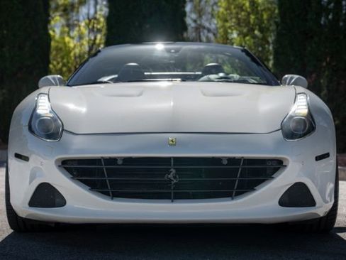 Used 2016 Ferrari California T RWD image 26