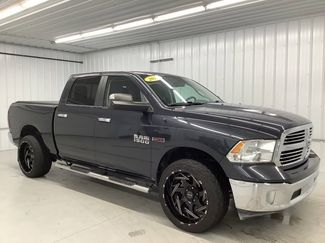Used 2016 RAM 1500 Classic SLT w/ SLT Plus D￩cor Group image 1