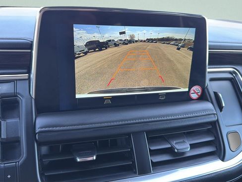 Used 2024 Chevrolet Suburban LT RWD image 27