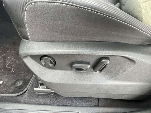 Used 2024 Volkswagen Atlas Cross Sport SE image 14