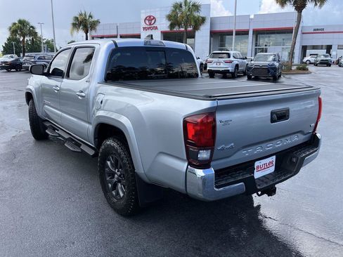 Certified 2022 Toyota Tacoma SR5 AWD/4WD image 3