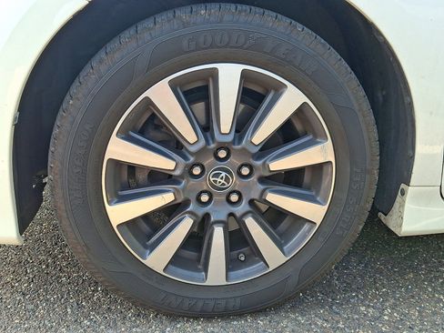 Used 2019 Toyota Sienna Limited AWD/4WD image 4
