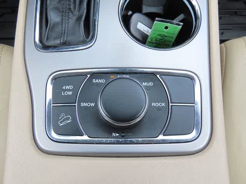 Used 2021 Jeep Grand Cherokee Limited AWD/4WD image 25