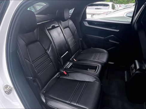 Used 2024 Porsche Cayenne S AWD/4WD image 37