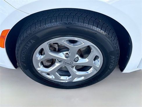 Used 2021 Chrysler Pacifica Limited image 37