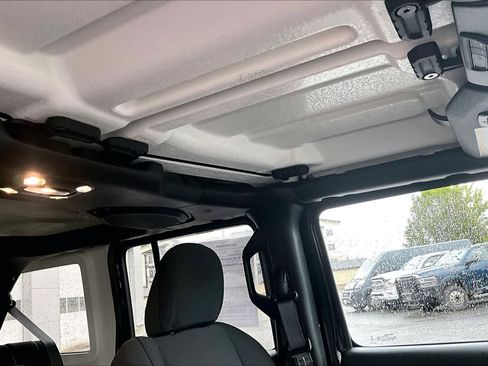 Used 2023 Jeep Wrangler Unlimited w/ Cold Weather Group AWD/4WD image 30