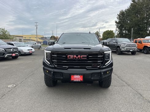 Used 2023 GMC Sierra 1500 AT4X image 8