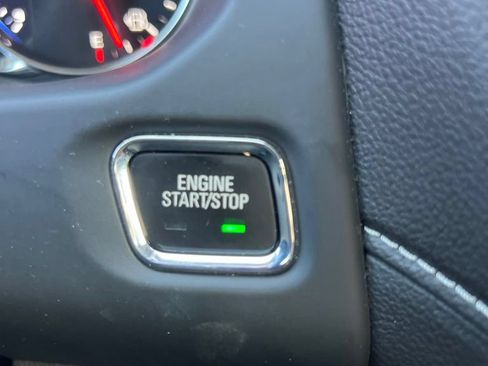 Used 2023 GMC Acadia Denali w/ Denali Technology Package FWD image 17
