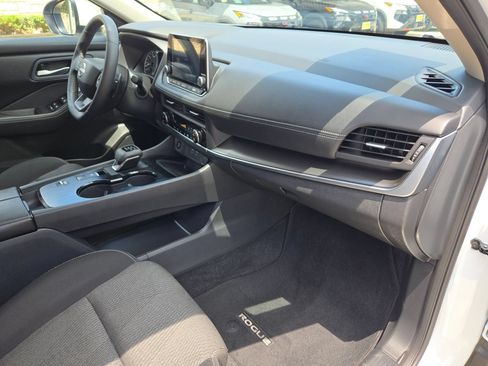 Certified 2026 Nissan Rogue SV FWD image 27