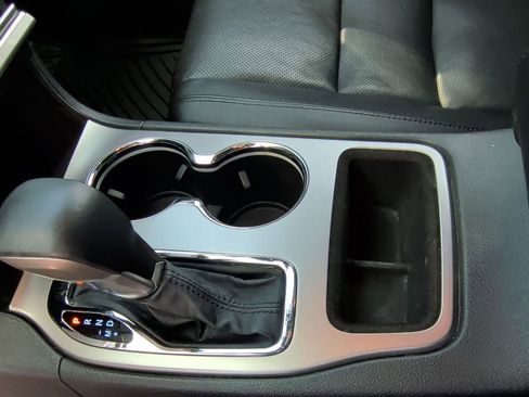 Used 2018 Jeep Grand Cherokee Limited w/ Luxury Group II image 32