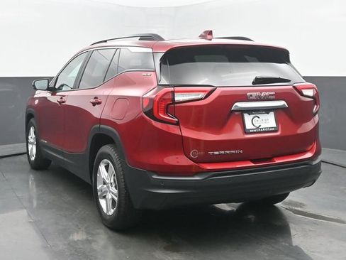 Used 2022 GMC Terrain SLE w/ Driver Convenience Package FWD image 4