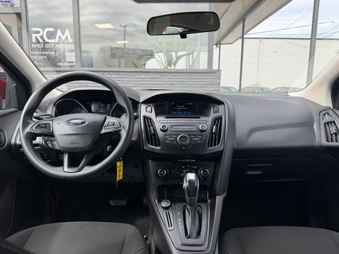 Used 2015 Ford Focus SE image 25