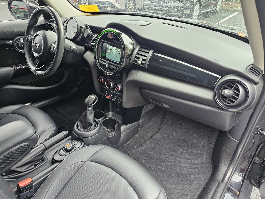 Used 2019 MINI Cooper 4-Door Hardtop w/ Signature Upholstery Package FWD image 10