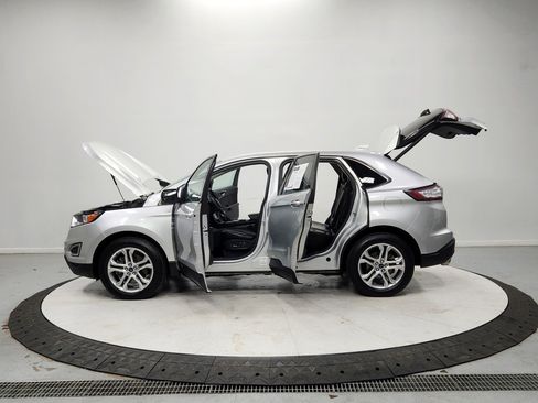 Used 2018 Ford Edge Titanium image 12