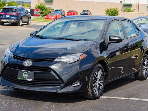 Used 2017 Toyota Corolla LE w/ LE Premium Package w/Moonroof FWD image 3