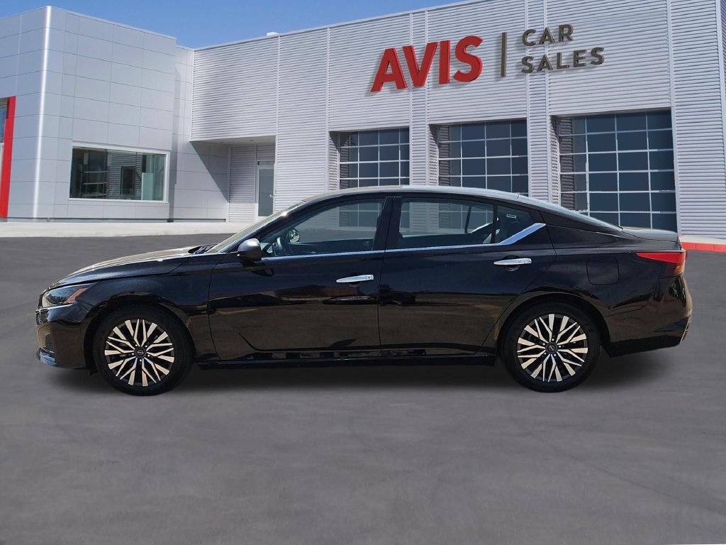 Used 2025 Nissan Altima 2.5 SV FWD image 10