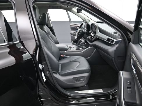 Used 2020 Toyota Highlander Platinum image 38