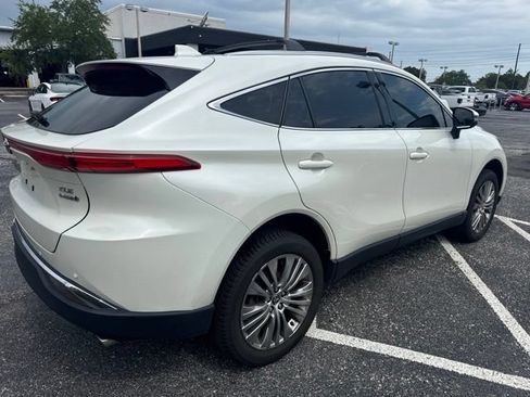 Used 2022 Toyota Venza XLE AWD/4WD image 4