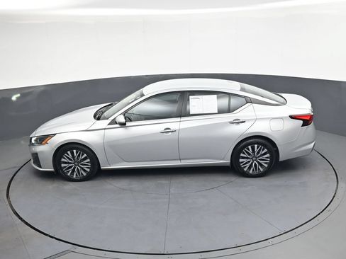 Used 2023 Nissan Altima 2.5 SV FWD image 38