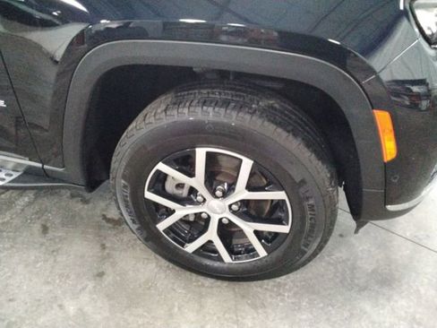 Used 2024 Jeep Grand Cherokee L Limited w/ Luxury Tech Group II AWD/4WD image 18