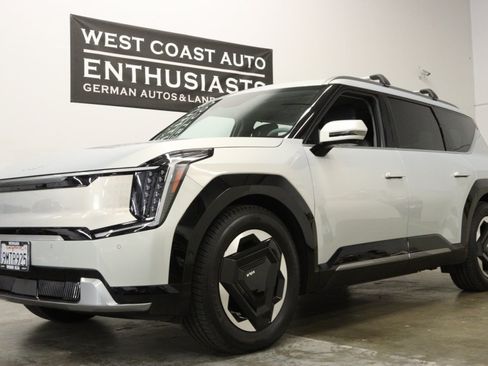 Used 2024 Kia EV9 Land AWD/4WD image 1