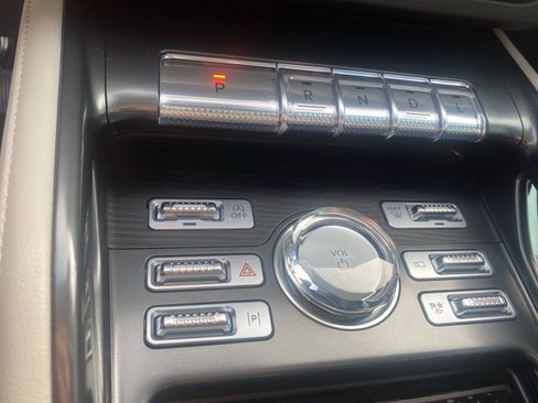 Used 2024 Lincoln Nautilus Reserve w/ Equipment Group 202A image 18