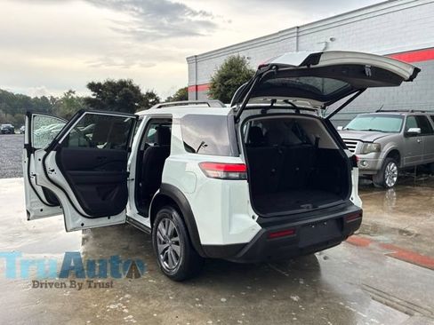 Used 2025 Nissan Pathfinder SV AWD/4WD image 15