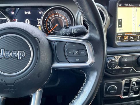 Used 2021 Jeep Wrangler Unlimited Sahara image 24