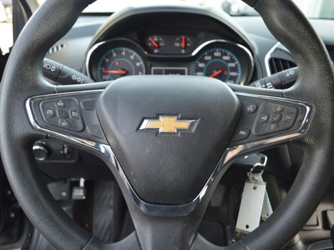 Used 2017 Chevrolet Cruze LT FWD image 14