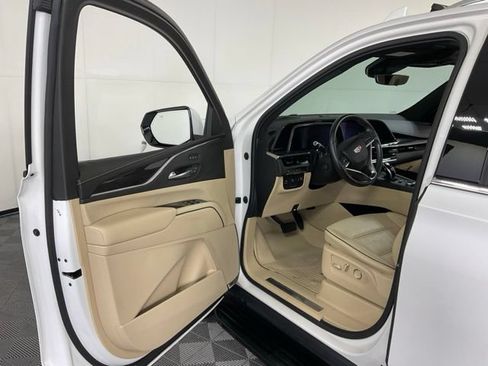Used 2021 Cadillac Escalade Premium Luxury w/ Performance Package AWD/4WD image 23