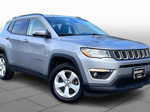 Used 2018 Jeep Compass Latitude w/ Cold Weather Group image 2