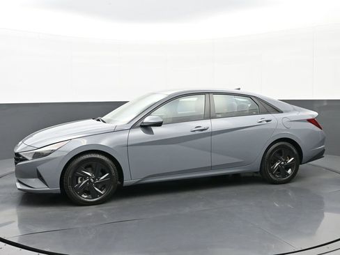 Used 2022 Hyundai Elantra SEL w/ Cargo Package image 6