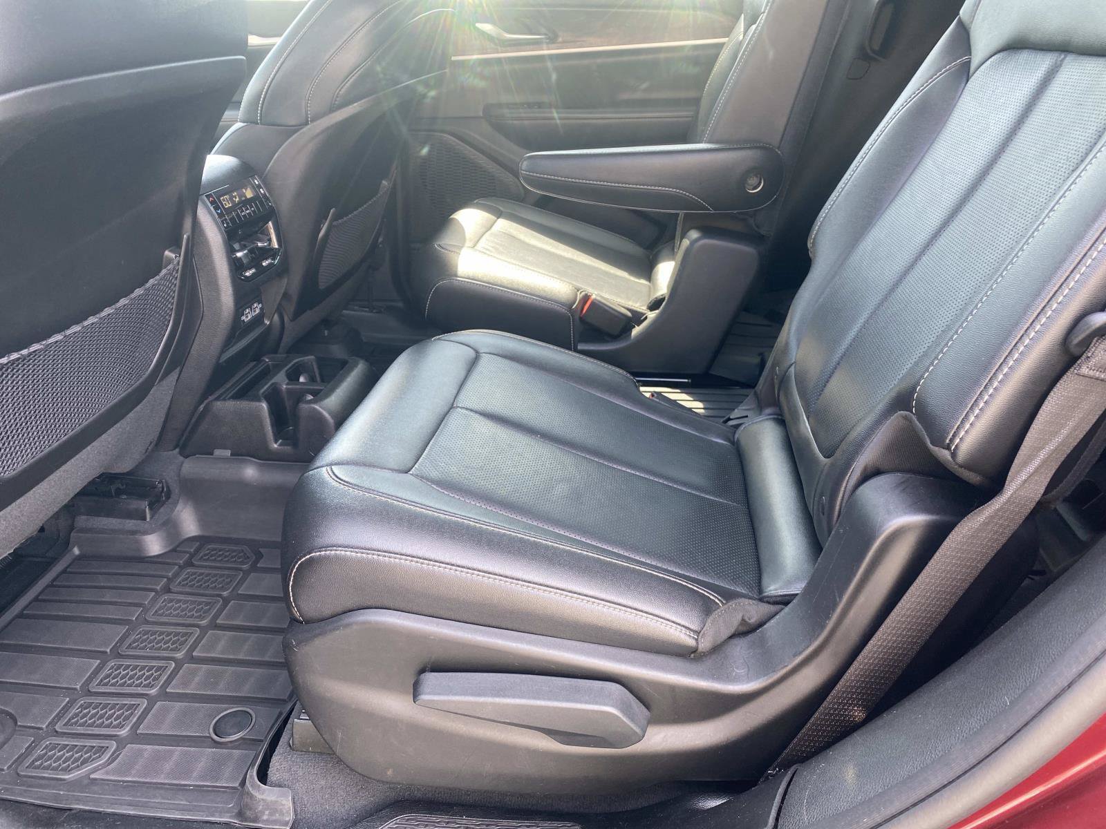 Used 2023 Jeep Grand Cherokee L Limited w/ Luxury Tech Group II RWD image 19