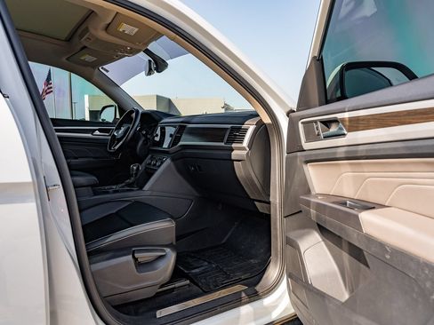 Used 2021 Volkswagen Atlas SE w/ Panoramic Sunroof Package FWD image 12