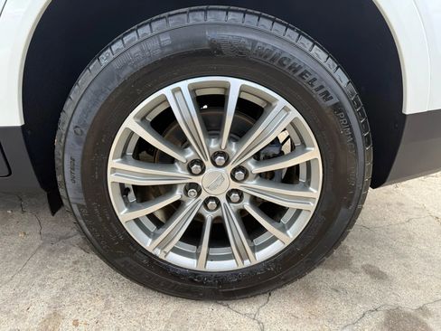 Used 2018 Cadillac XT5 Luxury w/ Driver Awareness Package image 26