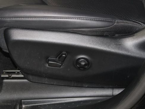 Used 2025 Chrysler Pacifica Select FWD image 16