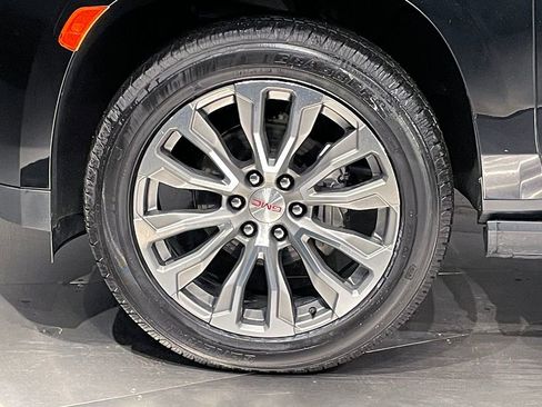 Used 2021 GMC Yukon Denali w/ Denali Premium Package image 35