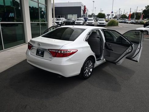 Used 2017 Toyota Camry XLE w/ Moonroof Package FWD image 42