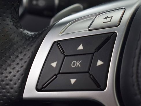 Used 2016 Mercedes-Benz SL 550 image 17