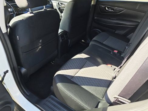 Used 2018 Nissan Rogue SV AWD/4WD image 22