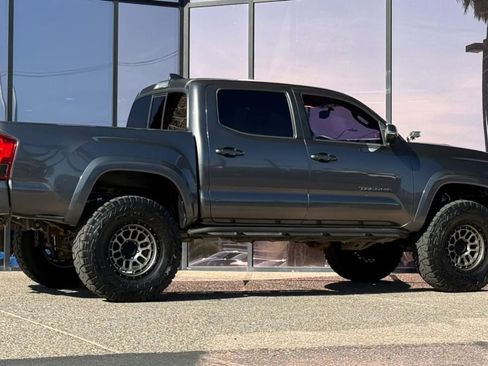Used 2016 Toyota Tacoma TRD Sport image 13
