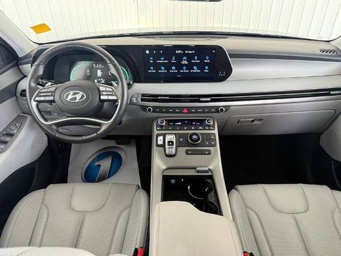 Used 2025 Hyundai Palisade SEL FWD image 3