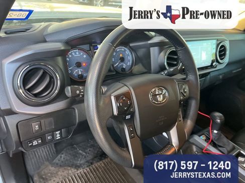 Used 2022 Toyota Tacoma TRD Off-Road image 8
