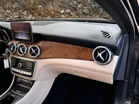 Used 2020 Mercedes-Benz GLA 250 GLA 250 w/ Premium Package image 15