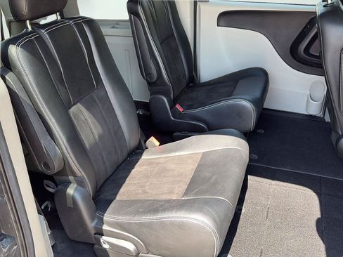 Used 2019 Dodge Grand Caravan SXT FWD image 6