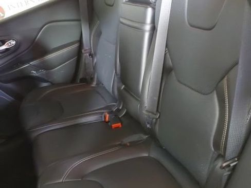 Used 2015 Jeep Cherokee Limited w/ Luxury Group AWD/4WD image 11